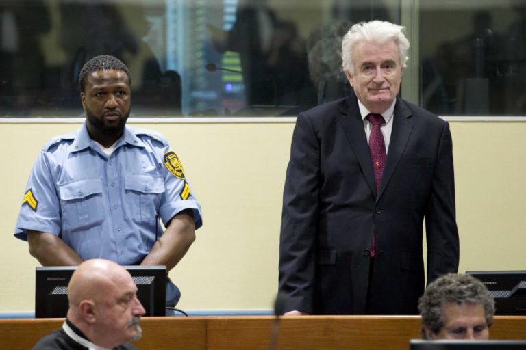 RADOVAN KARADZIC CONDENADOA PRISÃO PERPÉTUA POR TRIBUNAL INTERNACIONAL
