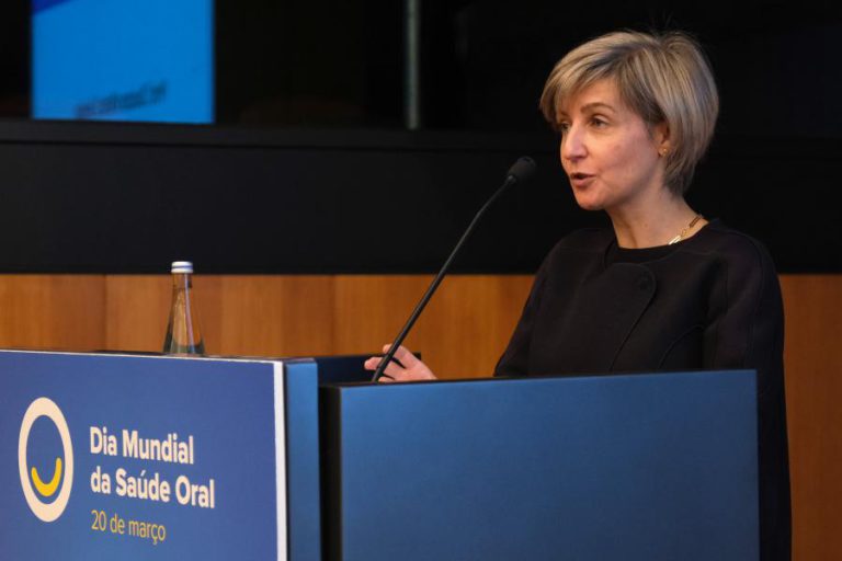 MINISTRA DA SAÚDE CHAMOU ORDEM DOS MÉDICOS PARA REUNIÃO APÓS PEDIDO URGENTE