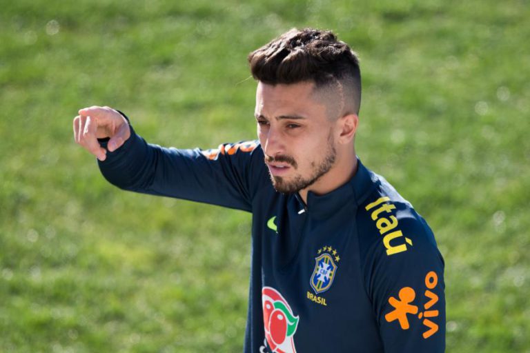 ALEX TELLES AUSENTE DO TREINO DO FC PORTO DEVIDO A LESÃO