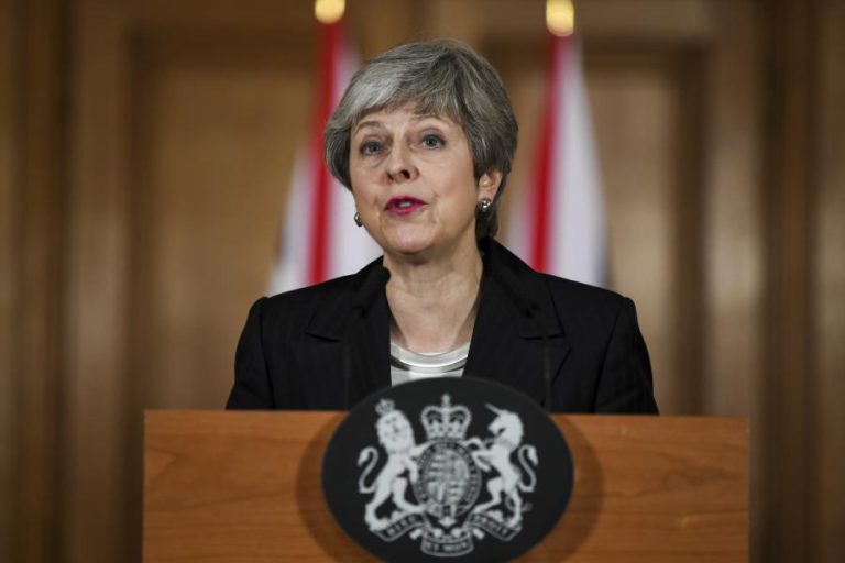 MAY CULPA PARLAMENTO E ESPERA QUE AGORA APROVE ACORDO DE SAÍDA