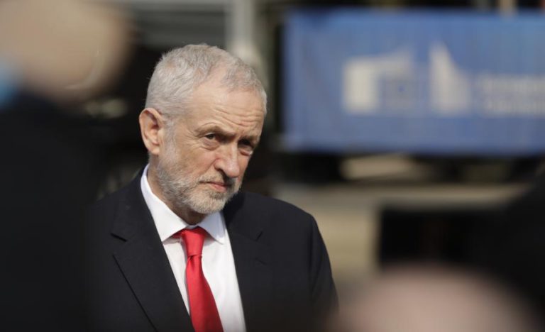 LÍDER TRABALHISTA DESAFIA PM BRITÂNICA A DECLARAR ACORDO DE SAÍDA DA UE MORTO