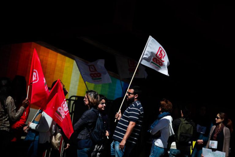 ENTRE 400 E 500 ESCOLAS ENCERRADAS DEVIDO À GREVE DE FUNCIONÁRIOS, SEGUNDO OS SINDICATOS