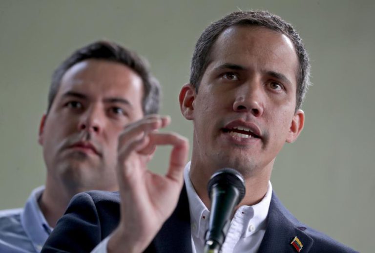 VENEZUELA: GRUPO ARMADO AFETO AO REGIME ATACOU VIATURA DE JUAN GUAIDÓ
