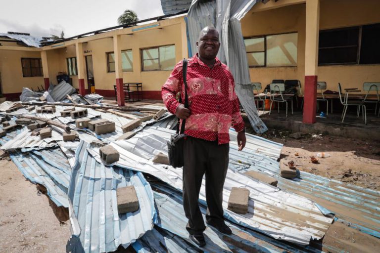 ESCOLAS INUNDADAS DEVIDO AO IDAI NA BEIRA, ANO ESCOLAR PERDIDO
