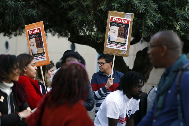 MANIFESTAÇÃO CONTRA A DISCRIMINAÇÃO RACIAL JUNTA UMA CENTENA DE PESSOAS NO CENTRO DE LISBOA