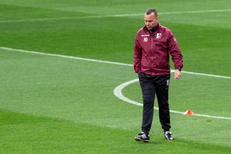 SELECIONADOR VENEZUELANO DE FUTEBOL COLOCA LUGAR À DISPOSIÇÃO POR “POLITIZAÇÃO” DA EQUIPA