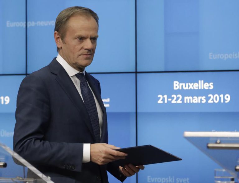 TUSK CONFIRMA QUE MAY ACEITOU AS DATAS PROPOSTAS PELA UE