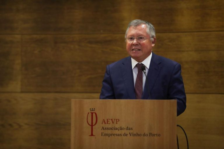 GOVERNO INVESTE 560 ME EM REGADIOS PARA MITIGAR EFEITOS DE FALTA DE ÁGUA