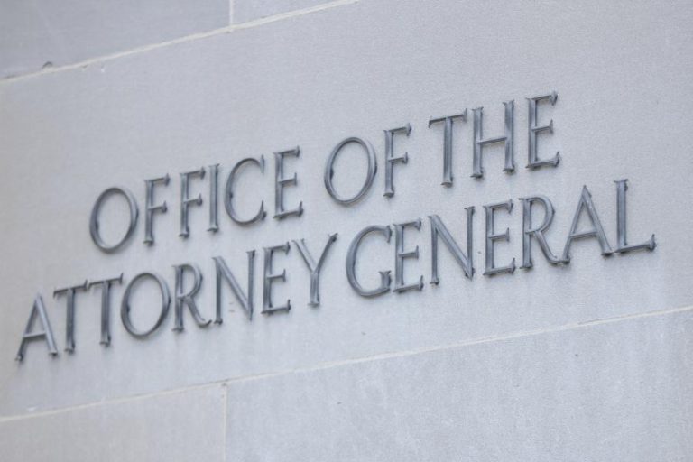 RELATÓRIO DE PROCURADOR ESPECIAL CONCLUI NÃO HAVER PROVAS DE CONLUIO ENTRE CAMPANHA DE TRUMP E MOSCOVO