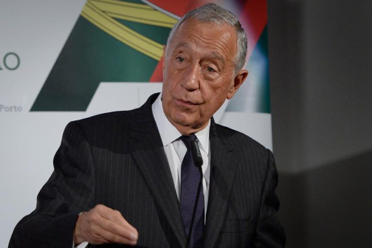 MARCELO RECEBEU PORTUGUESES REPATRIADOS DE MOÇAMBIQUE