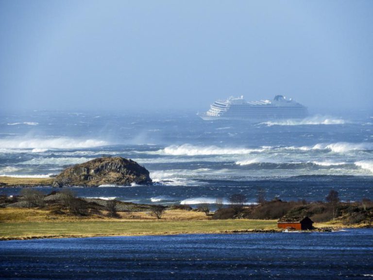 MAIS DE 1.300 PESSOAS RETIRADAS DE CRUZEIRO À DERIVA NA COSTA NORUEGUESA