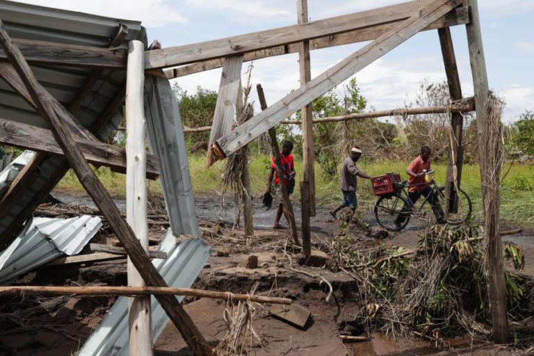 CAMPANHA SOLIDÁRIA DOS CTT PARA MOÇAMBIQUE CUMPRIDA NUM ÚNICO DIA COM 200.000 EMBALAGENS