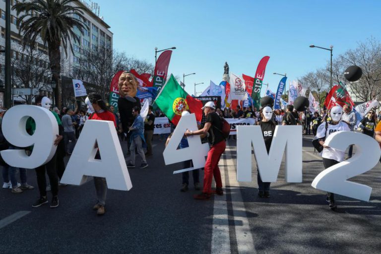 MILHARES DE PROFESSORES MANIFESTAM-SE HOJE EM LISBOA