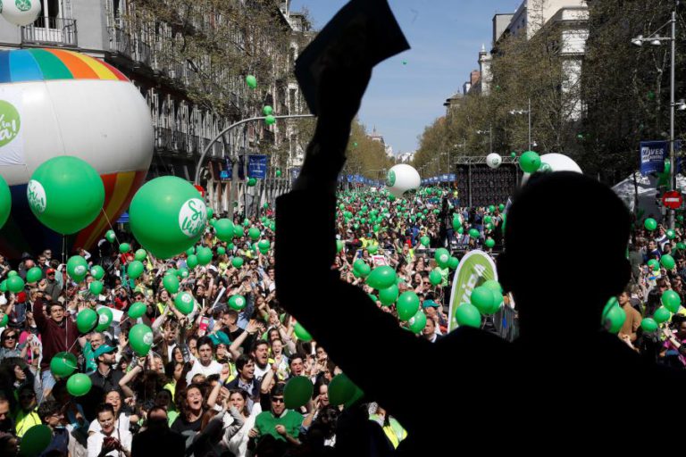 MILHARES MANIFESTAM-SE CONTRA A INTERRUPÇÃO VOLUNTÁRIA DA GRAVIDEZ EM MADRID