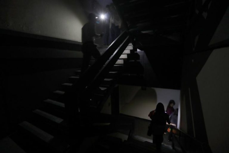 VENEZUELA: ATIVIDADES ESCOLARES E LABORAIS VÃO CONTINUAR SUSPENSAS 24 HORAS DEVIDO A APAGÃO