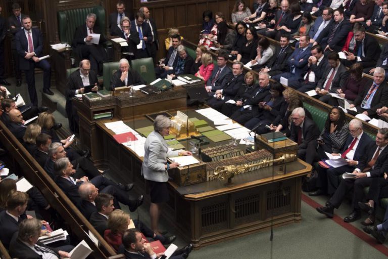 DEPUTADOS BRITÂNICOS IMPÕEM DEBATE SOBRE ALTERNATIVAS PARA O BREXIT