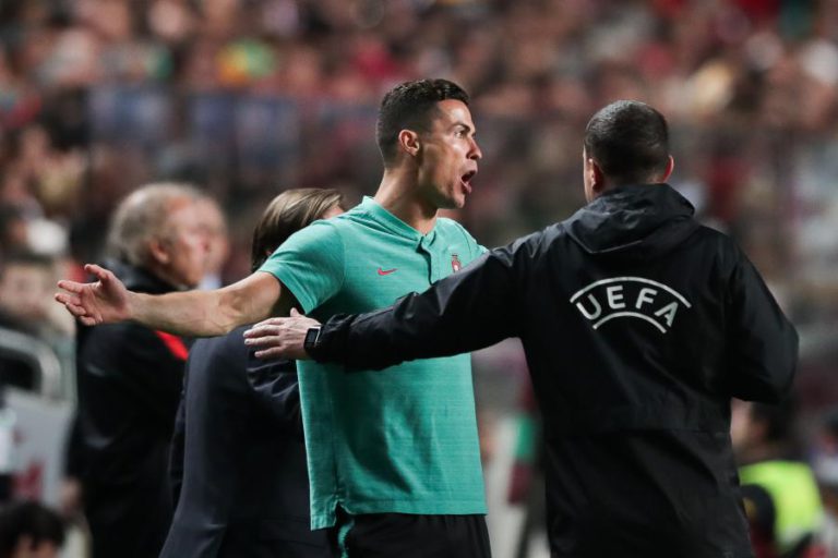 CRISTIANO RONALDO DIZ QUE PORTUGUESES DEVEM CONTINUAR A ACREDITAR NA SELEÇÃO