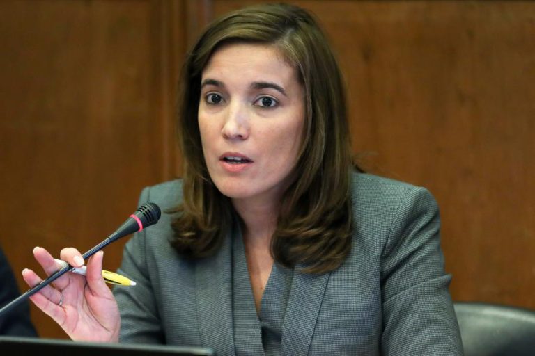 CONTRATOS DE 4 DOS 25 CRÉDITOS MAIS PROBLEMÁTICOS NÃO FORAM DISPONIBILIZADOS À EY