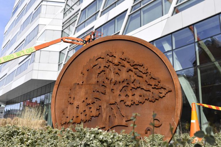 AUTORIDADES SUECAS FAZEM RUSGAS À SEDE DO SWEDBANK