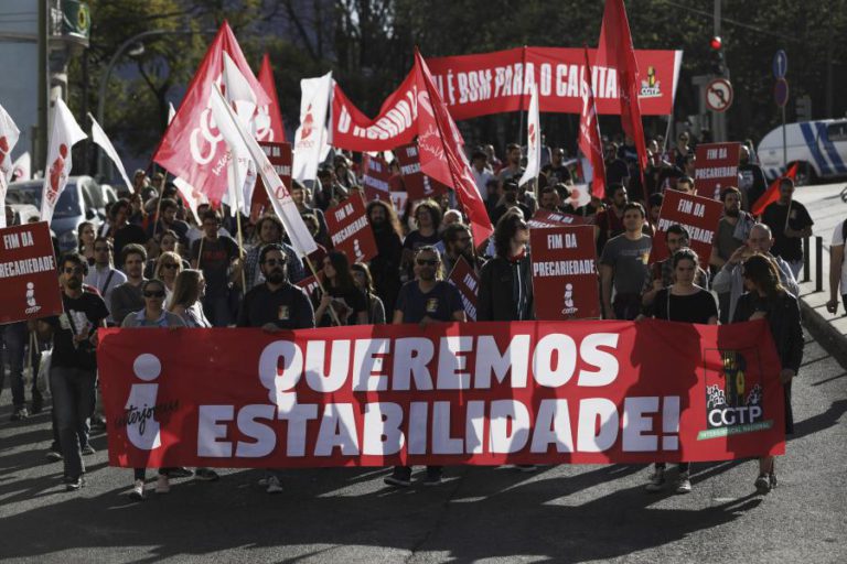 MILHARES DE JOVENS TRABALHADORES MANIFESTAM-SE EM LISBOA CONTRA A PRECARIEDADE