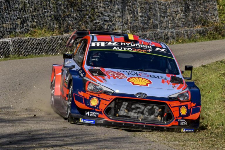 NEUVILLE VENCE RALI DA CÓRSEGA GRAÇAS A FURO DE EVANS NO FINAL E LIDERA MUNDIAL