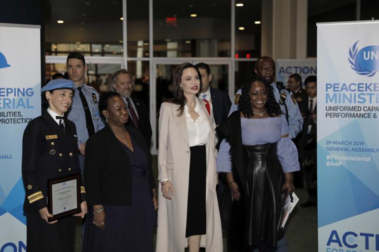 ANGELINA JOLIE DEFENDE NA ONU PAPEL DAS MULHERES NA MEDIAÇÃO DE CONFLITOS