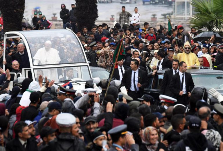 PAPA DIZ QUE AS MIGRAÇÕES NÃO SE RESOLVEM COM “BARREIRAS”