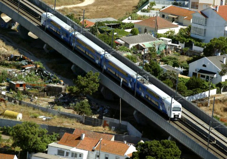 ATRASOS NA FERTAGUS POR CAUSA DE AVARIA TÉCNICA NO FOGUETEIRO