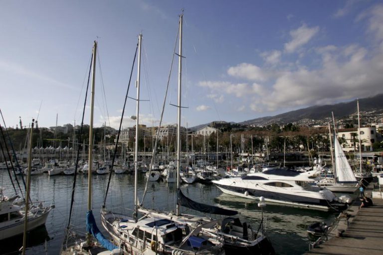 CAPITANIA DO PORTO DO FUNCHAL PROLONGA AVISO DE VENTO FORTE E ACONSELHA EMBARCAÇÕES NOS PORTOS