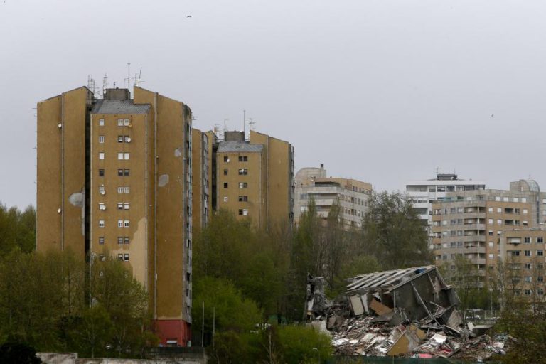 CÂMARA DO PORTO ENTREGA BAIRRO DO ALEIXO A FUNDO IMOBILIÁRIO EM MAIO PARA DEMOLIÇÃO