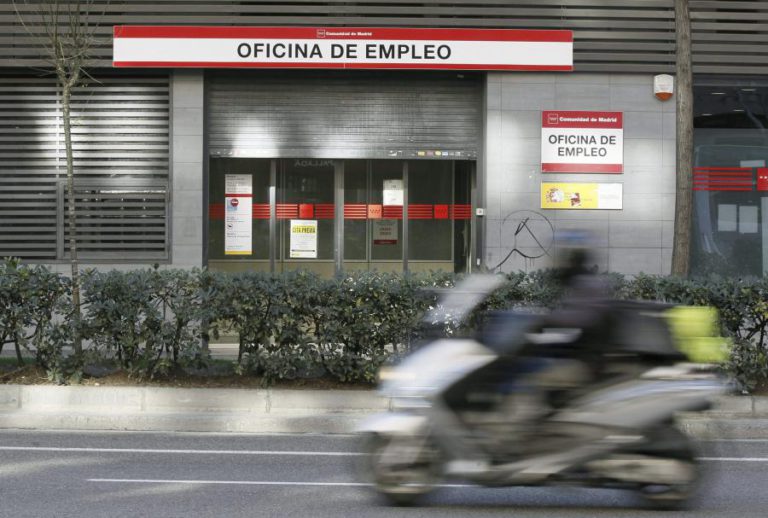 TAXA DE DESEMPREGO EM ESPANHA SOBE LIGEIRAMENTE PARA 14,7%