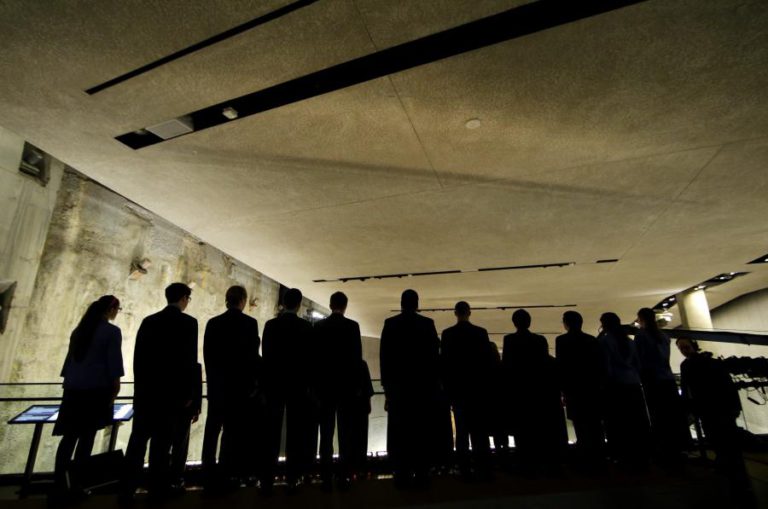 CORO GULBENKIAN LEVA KARLHEINZ STOCKHAUSEN À DISCOTECA LUX
