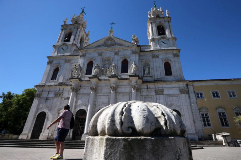 VELÓRIO DE MARIA ALBERTA MENÉRES NA BASÍLICA DA ESTRELA EM LISBOA A PARTIR DAS 18:00