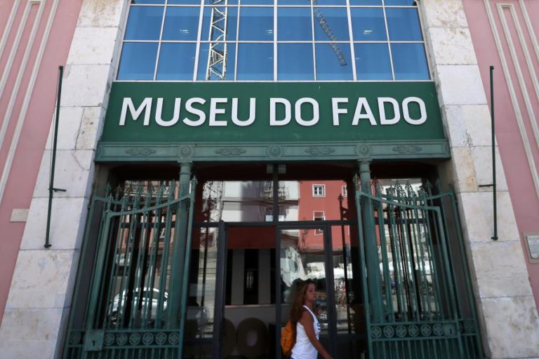 MUSEU DO FADO INAUGURA OFICINA DA GUITARRA PORTUGUESA NA TERÇA-FEIRA