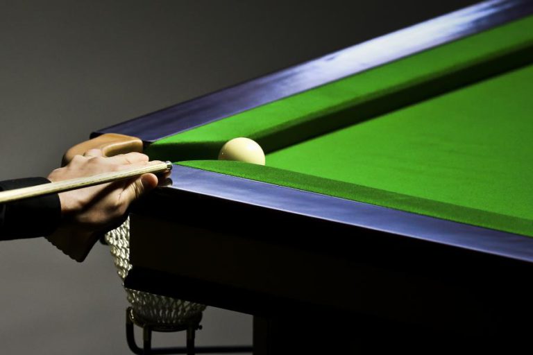 AMADOR JAMES CAHILL AFASTA RONNIE O’SULLIVAN NA ABERTURA DO MUNDIAL DE SNOOKER