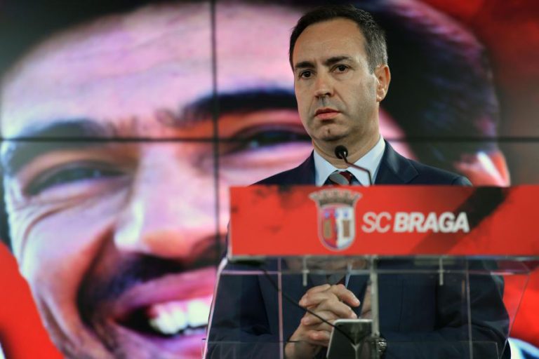 ANTÓNIO SALVADOR DIZ QUE HÁ CRIMINOSOS NO FUTEBOL E NA ARBITRAGEM