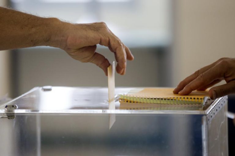 SOCIAIS-DEMOCRATAS FAVORITOS NAS LEGISLATIVAS DE HOJE NA FINLÂNDIA