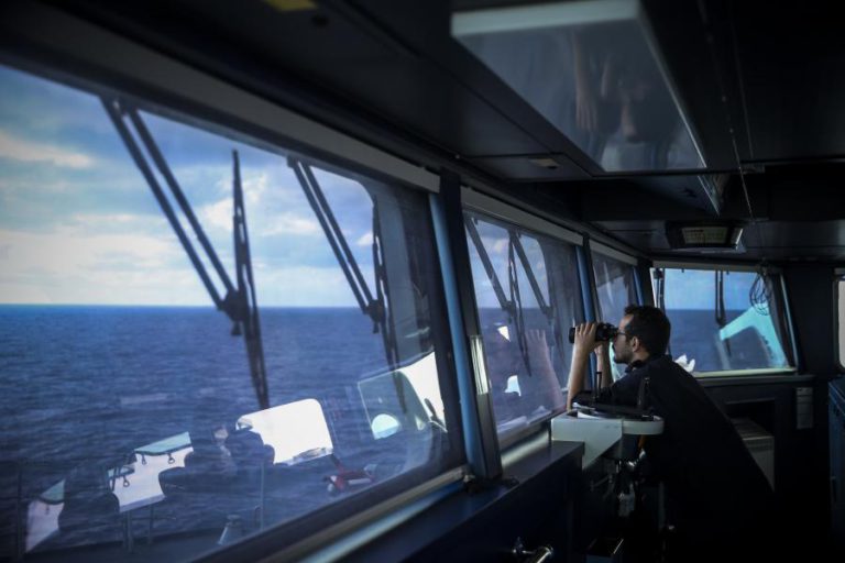 MARINHA PROCURA EMBARCAÇÃO QUE LANÇOU ALERTA NA NOITE DE QUARTA-FEIRA