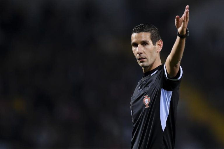 DIFICULDADES NOS VOOS ALTERAM EQUIPA DE ARBITRAGEM NO SANTA CLARA-MOREIRENSE