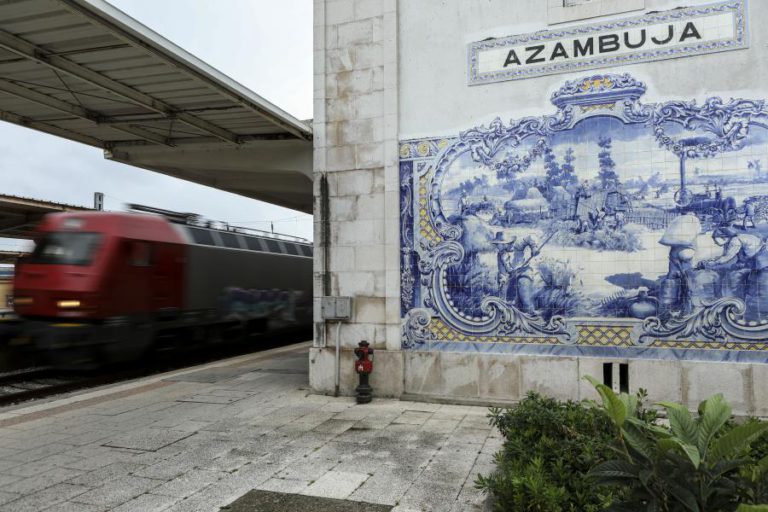 AZAMBUJA PASSA A TER PASSES DE COMBOIO DE 40,50 EUROS PARA LISBOA