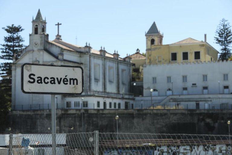 OBRAS PARA COMBATER CHEIAS EM SACAVÉM ARRANCAM EM MAIO