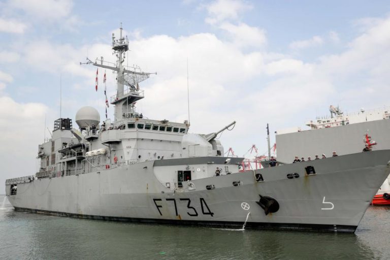 NAVIOS DE GUERRA CHINESES INTERCETARAM NAVIO DA MARINHA FRANCESA NO ESTREITO DE TAIWAN