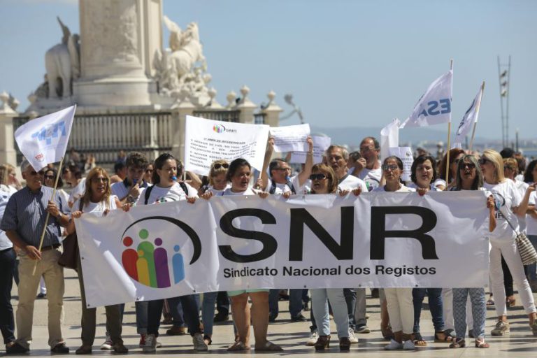 GREVE NOS REGISTOS COM 40% DE ADESÃO NO ATENDIMENTO E 80% NO ‘BACK OFFICE’, SEGUNDO O SINDICATO