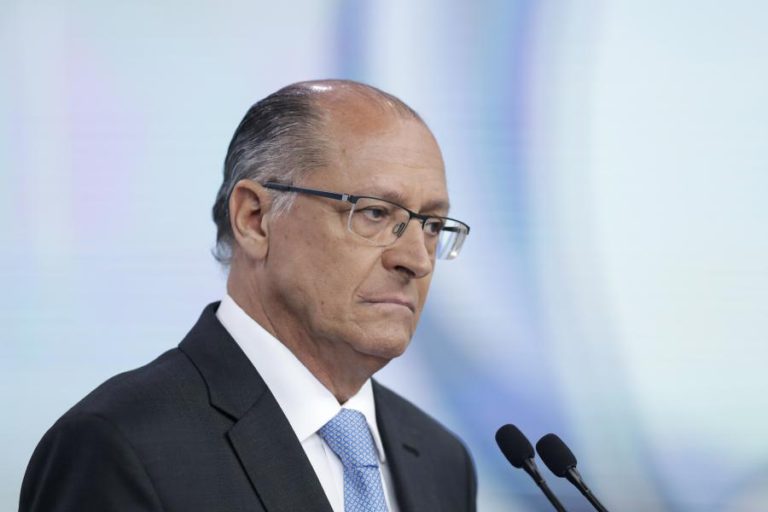 JUSTIÇA BRASILEIRA BLOQUEIA BENS DE EX-CANDIDATO PRESIDENCIAL POR CORRUPÇÃO