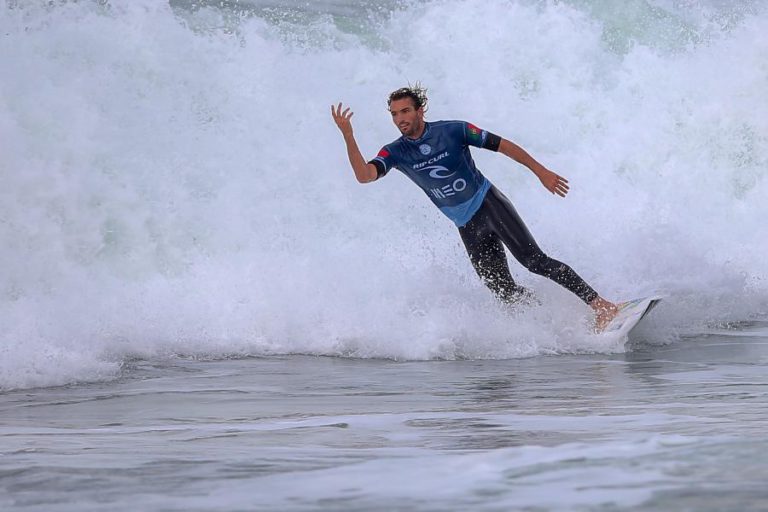 SURFISTA FREDERICO MORAIS NA FINAL DO PRO SANTA CRUZ