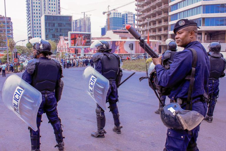 POLÍCIA ANGOLANA REFORÇA PATRULHAMENTO EM ZONAS DE GARIMPO DE OURO NA PROVÍNCIA DA HUÍLA