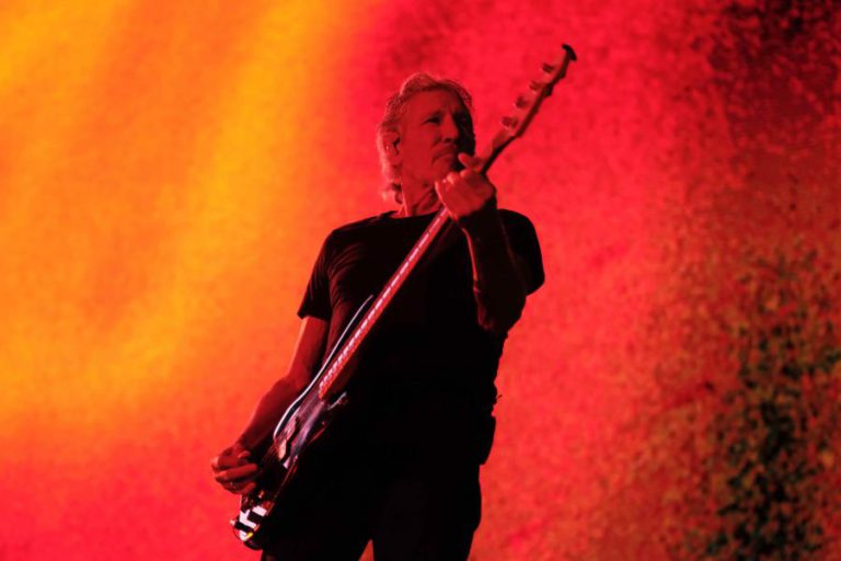 ROGER WATERS ACONSELHA MADONNA A LER A DECLARAÇÃO DOS DIREITOS HUMANOS DURANTE EUROVISÃO