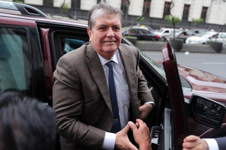 EX-PR PERUANO ALAN GARCÍA TENTA SUICIDAR-SE ANTES DE SER DETIDO