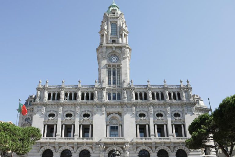 CÂMARA DO PORTO MANTÉM VONTADE DE ADQUIRIR CASA DE ALMEIDA GARRETT QUE ARDEU