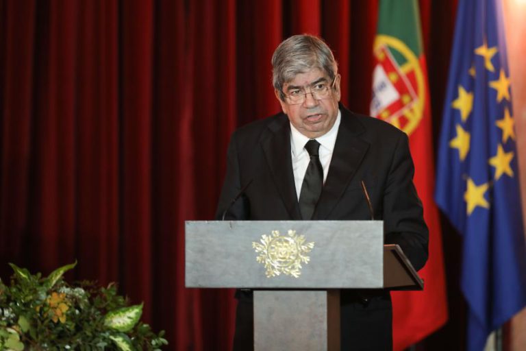 FERRO RODRIGUES CONDENA “ATAQUES VIS E REPUGNANTES” NO SRI LANKA